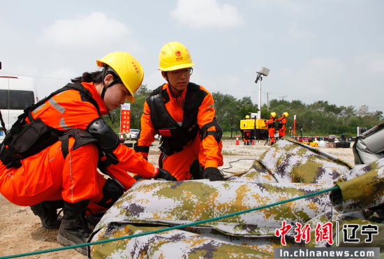 国家电网有限公司2024年东北区域电网抗冰抢险应急基干队伍联动暨政企联合应急演练圆满成功